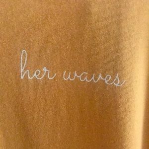 Her waves organic cotton tee surf boards mustard yellow size S MSRP $42 NWT